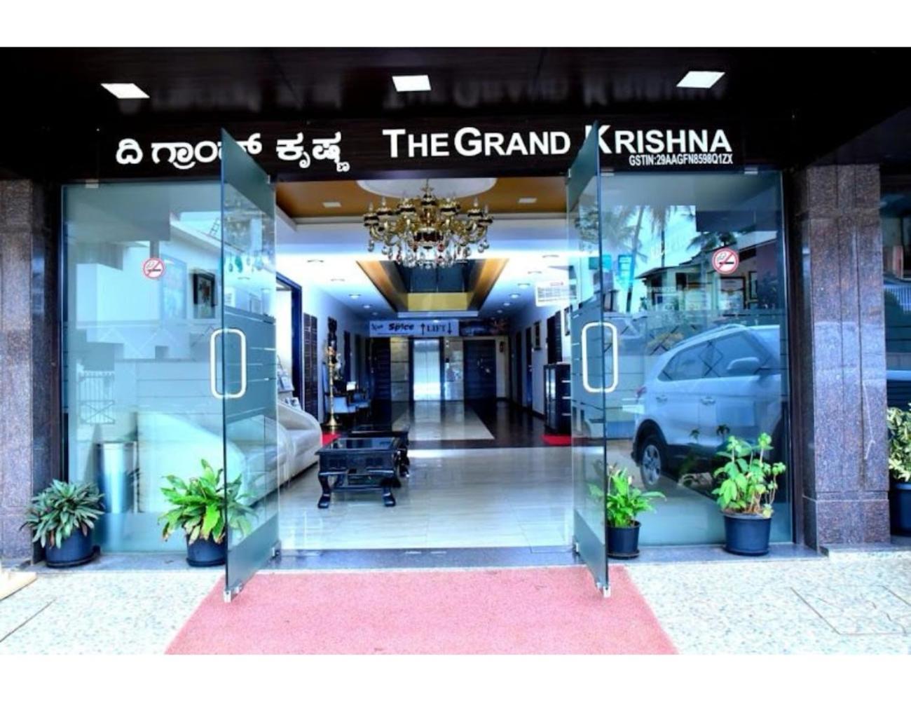 The Grand Krishna Luxury Hotel, Чикмагалур Экстерьер фото