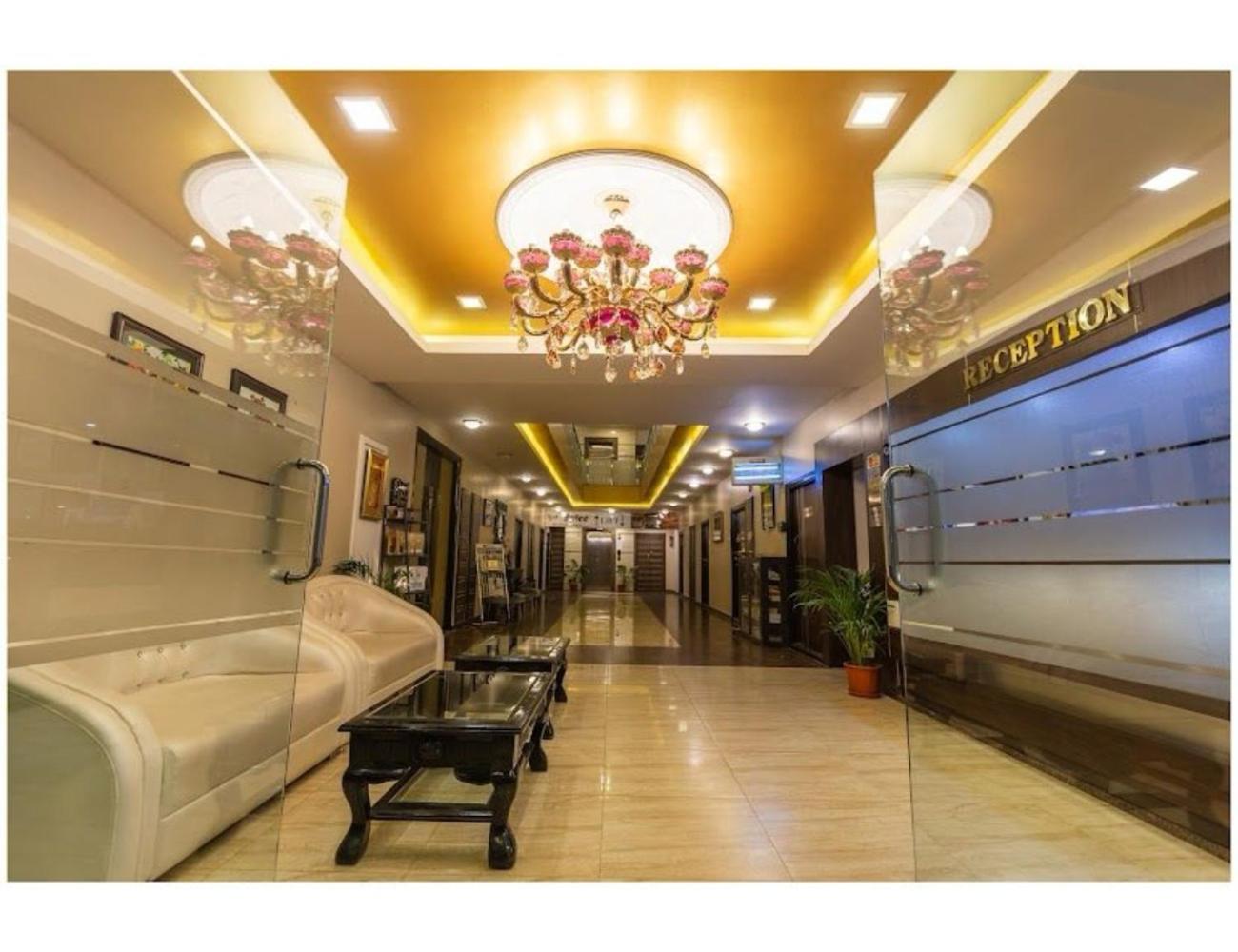 The Grand Krishna Luxury Hotel, Чикмагалур Экстерьер фото